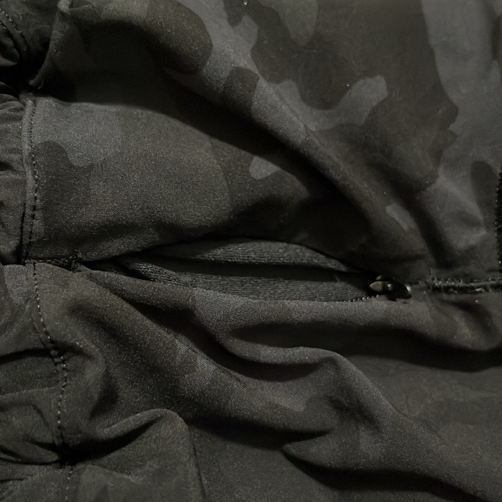Lululemon Hotty Hot Short II *2.5"
Incognito Camo Multi Grey / Black Size 4 Reg - Picture 6 of 8
